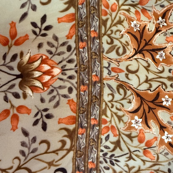 Silk Scarf – Metropolitan Museum of Art - Arts & Crafts Floral Design - Picture 7 of 9